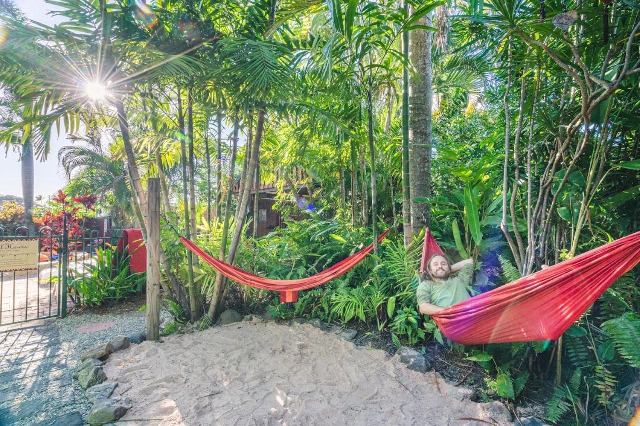 Tropic Days Boutique Hostel Cairns Esterno foto