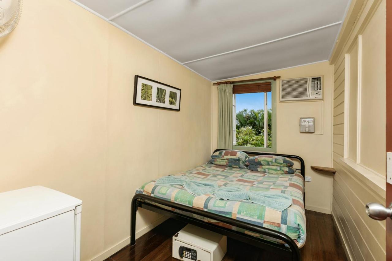 Tropic Days Boutique Hostel Cairns Esterno foto